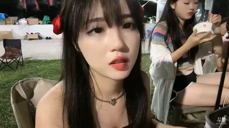 黎贝贝吃白米饭吃不下啊