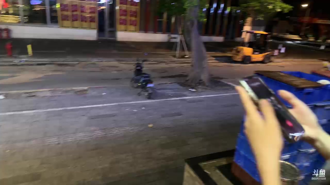 【2023-07-17 00点场】胸肌很大的良小伞：广州24小时户外直播第二天！钻粉卡！
