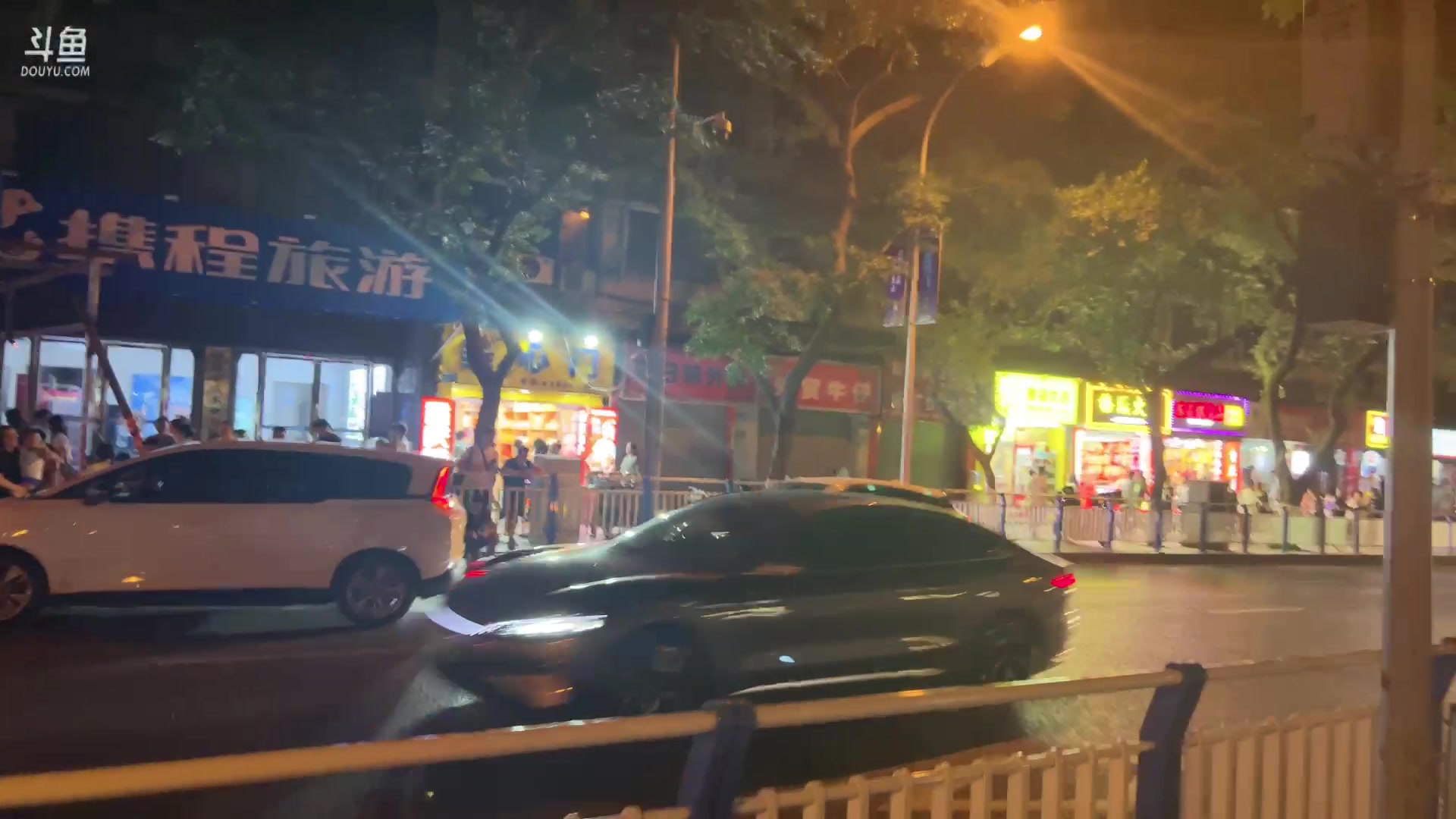 【2023-07-17 22点场】野生小师妹：刚到重庆，出门找找好吃的