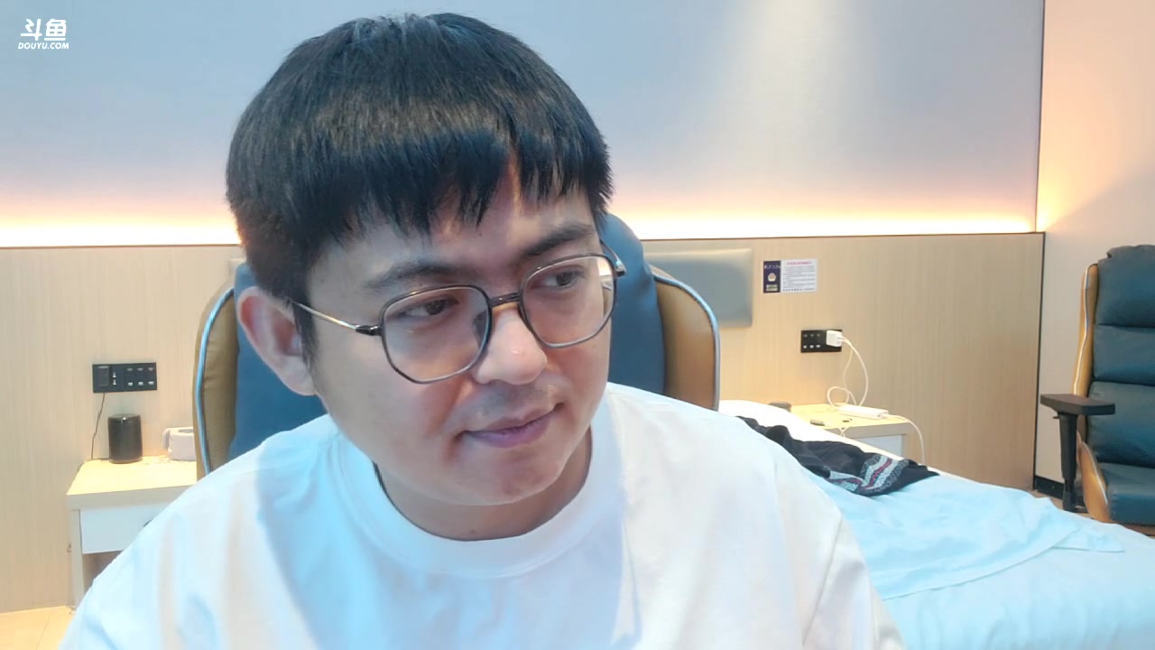 【2023-07-19 00点场】火力堂主：朋友吃饭中，晚点播