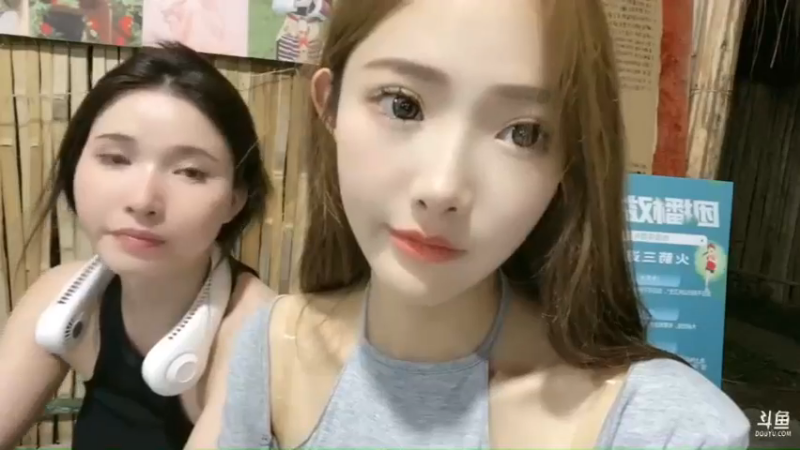 小宁煦今天穿的很时尚，真好看啊