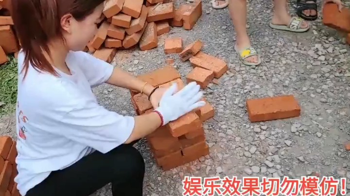 以前的徒步户外主播安碗昨天四点半没有拍断砖视频