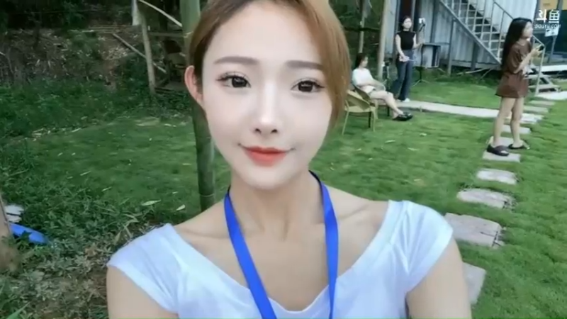 小宁煦美女小姐姐今天好白，真好看啊