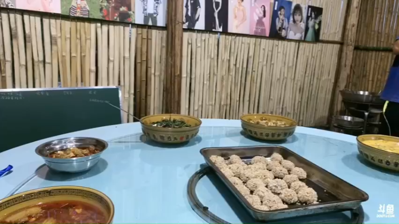 小宁煦准备吃饭了，今天能吃到什么