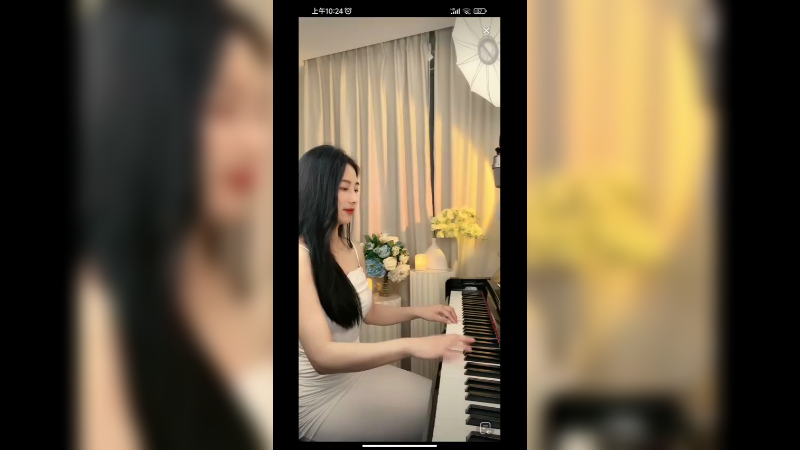 美女小姐姐自弹自唱真好听，好厉害啊