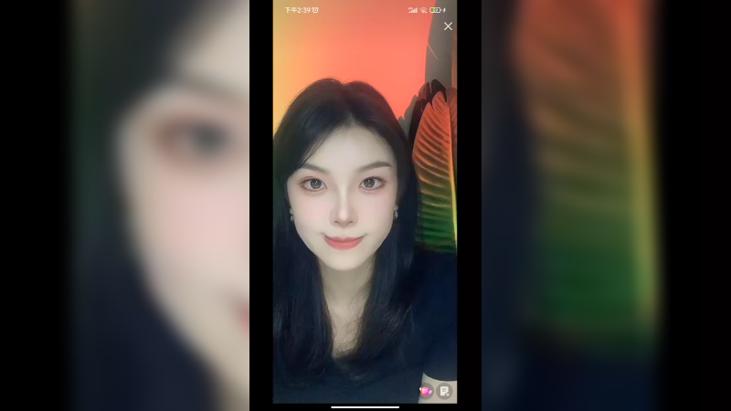 美女眼睛好大啊