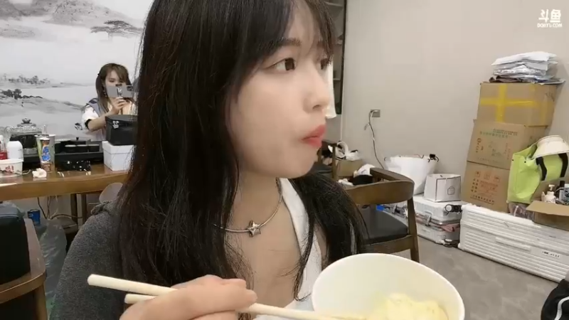 贝贝好喜欢吃榴莲，只有超级VIP才能享受这个水果