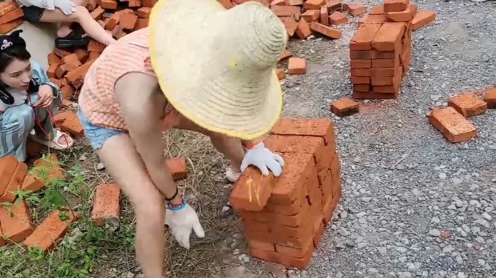 下海超管鲨鱼珊珊摘掉草帽照样不行