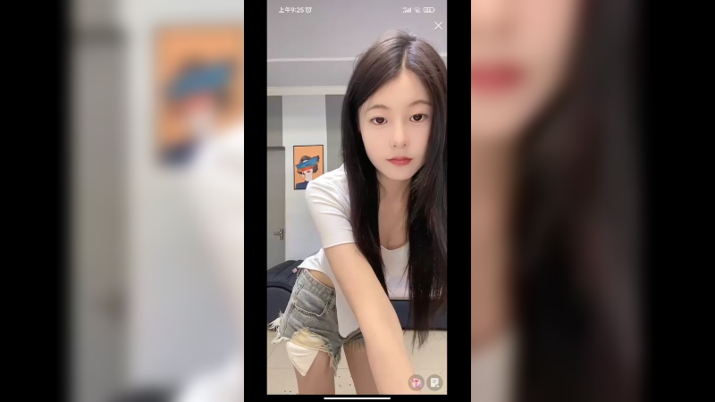 美女自己人都防啊哈哈哈