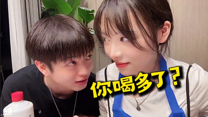 轰轰喝多了头晕 一直对童猪翻白眼 俩人太搞笑了