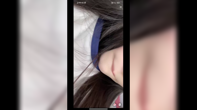 美女真会直播啊，看半天都看不到全脸啊