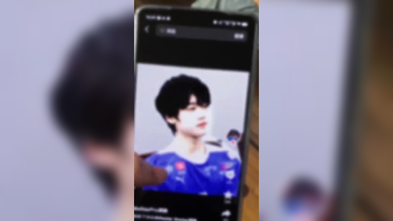当手机里的人出现在你面前