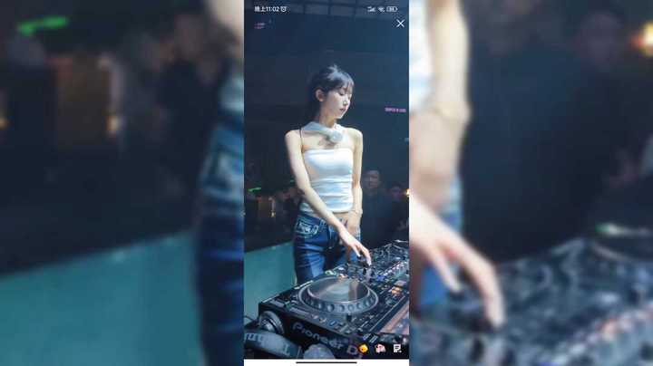 美女DJ奶栗真好看啊