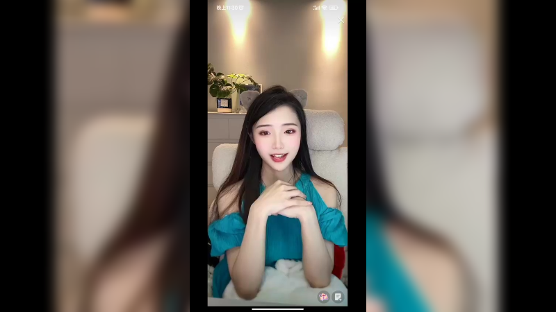 美女小姐姐笑起来真好看，好清纯