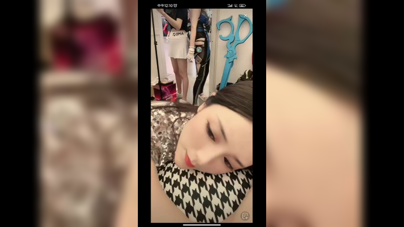 美女车模叶子午睡，好看啊