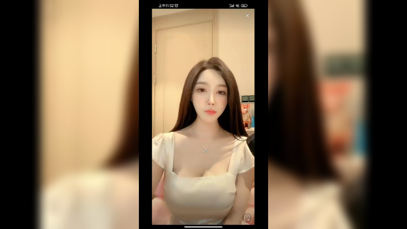 美女小姐姐直播喝药好搞笑啊