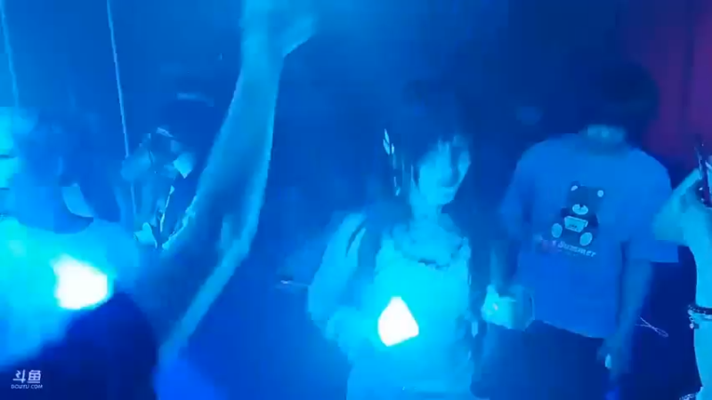 博哥看二次元美女跳《极乐净土》舞蹈