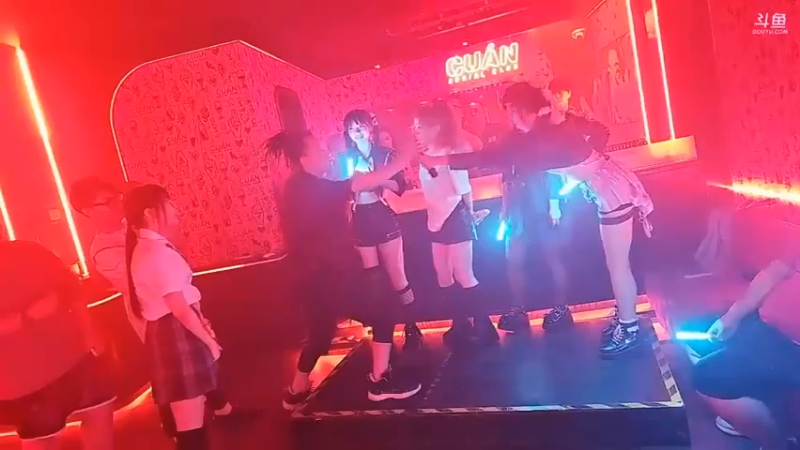 二次元美女真可爱啊