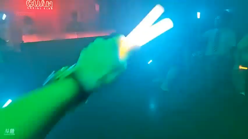 博哥开始加入了二次元得到大家认可，给他喝酒了