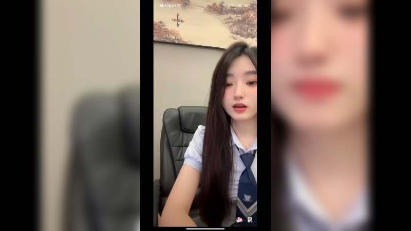 美女小姐姐为了赚钱，2毛一个深蹲 