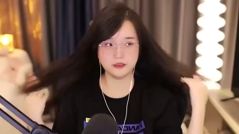 人生是五颜六色的，我的脸是红色的