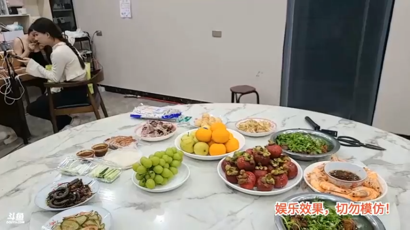 超级VIP女主播要吃大餐了，五毒要清场啊