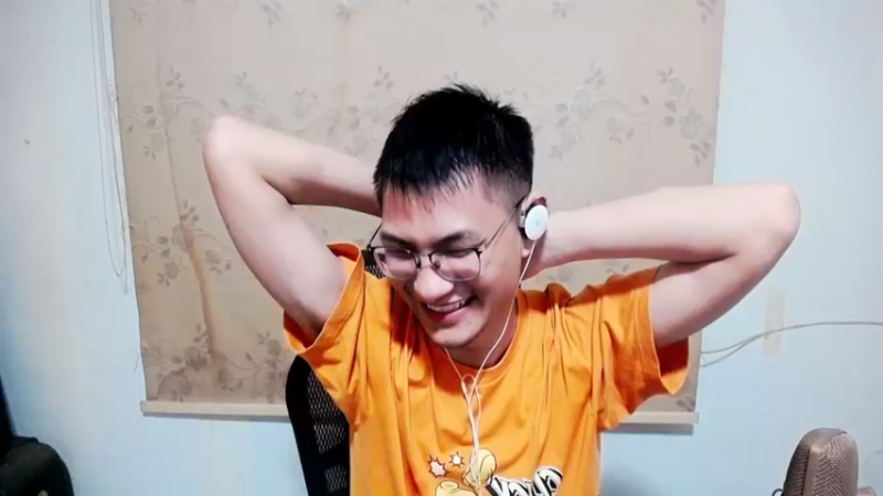 【2023-07-31 02点场】暴走的银剑君丶：银剑君：小帅哥们，晚上好呀！`