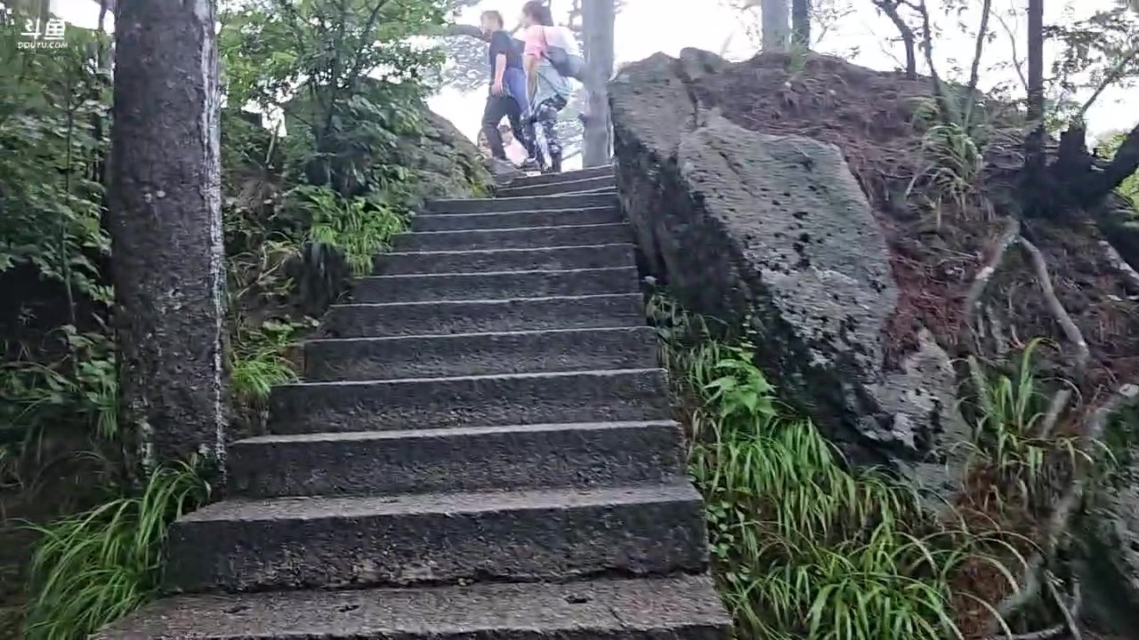 【2023-07-31 17点场】蓝战非OvO：挑战徒步爬黄山～环游第134天