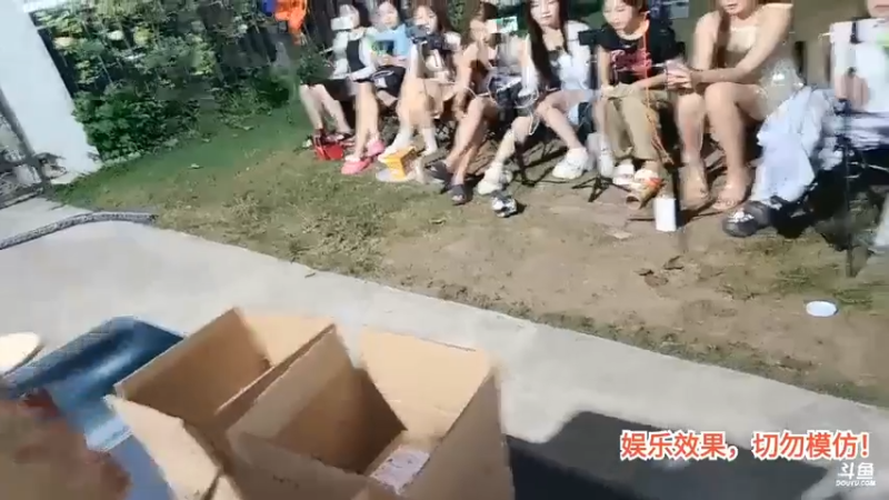 洪湖乡野趣味团播拍卖，鹅妹获得方便面