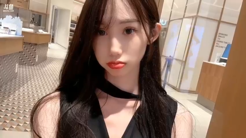 美女还想做鼻子，大家说别做