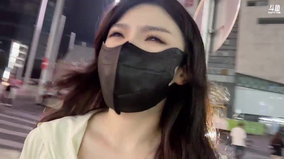 【2023-08-01 22点场】若若跑的贼快：先化妆，然后和爱酱去吃蹄花