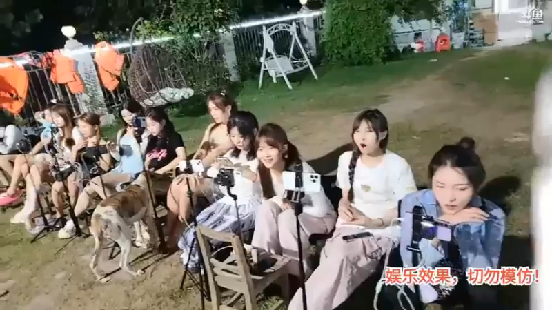 洪湖乡野趣味团播拍卖活动，曲草赚杯子，老姗姗赚了方便面