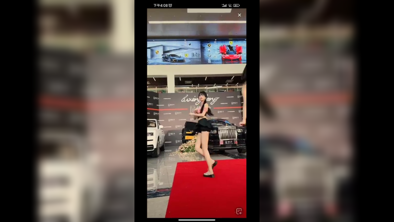 美女车模表演跳舞可爱啊