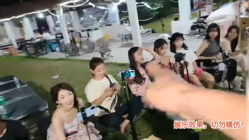 肖哥搞拍卖，美女小胖得了个牙刷