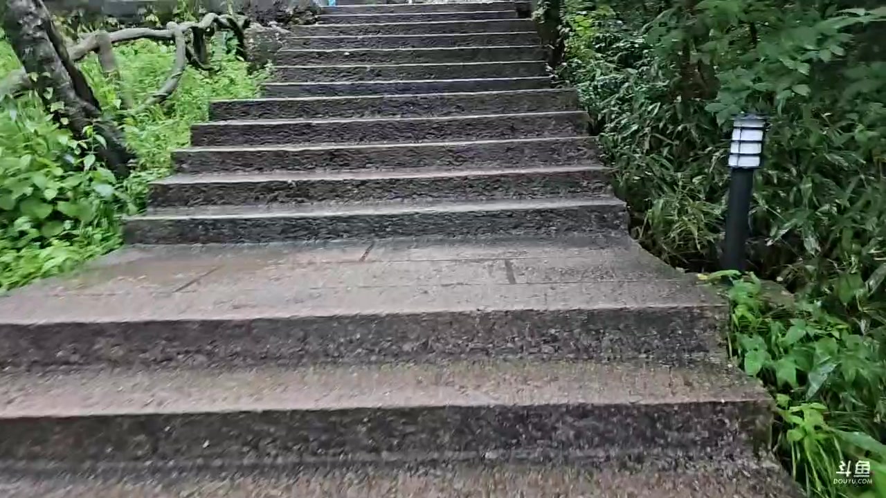 【2023-07-31 15点场】蓝战非OvO：挑战徒步爬黄山～环游第134天