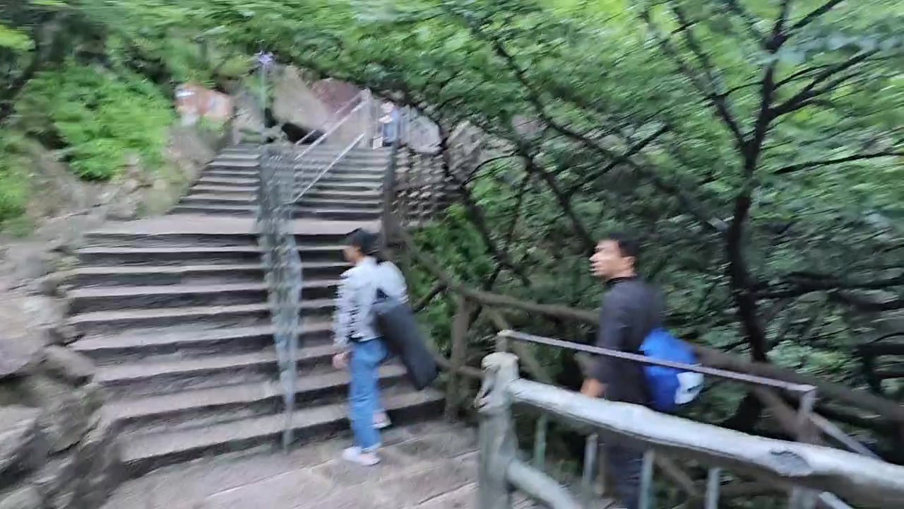 【2023-08-01 05点场】蓝战非OvO：挑战徒步爬黄山～环游第134天