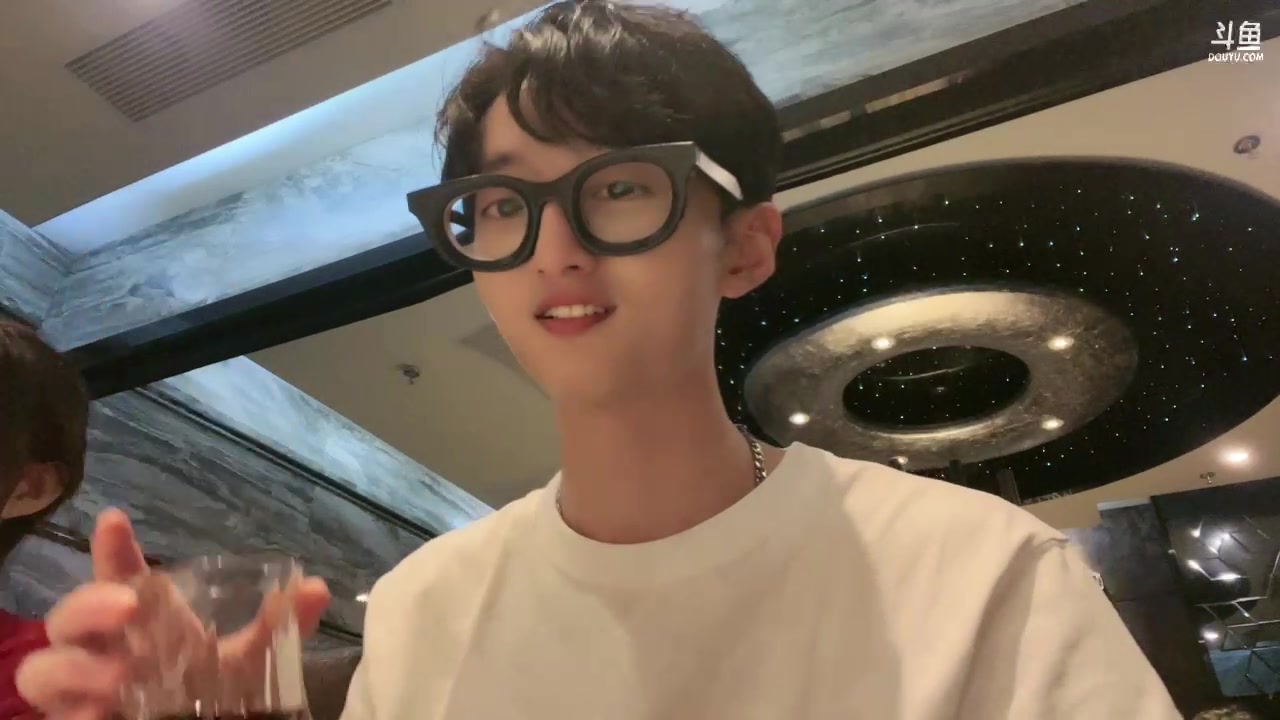 【2023-08-01 00点场】爱玩游戏的赫某人：直播间有外星人