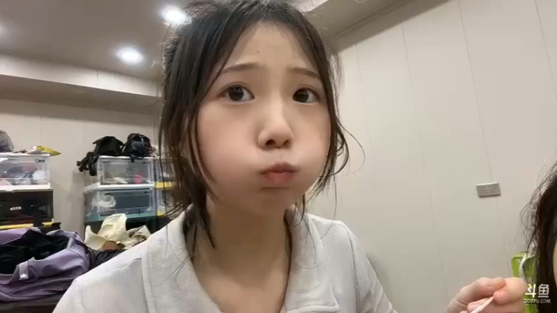 小西瓜美女今天第一次来就有仓鼠哥请吃大餐