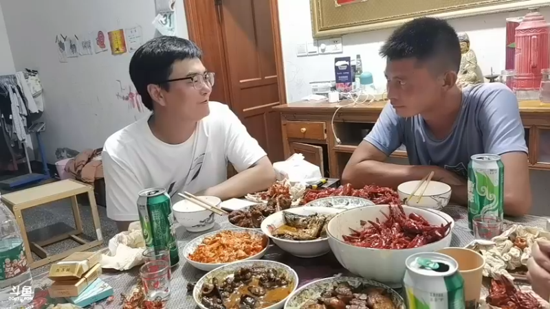 大哥今天吃大餐，每天都是好伙食