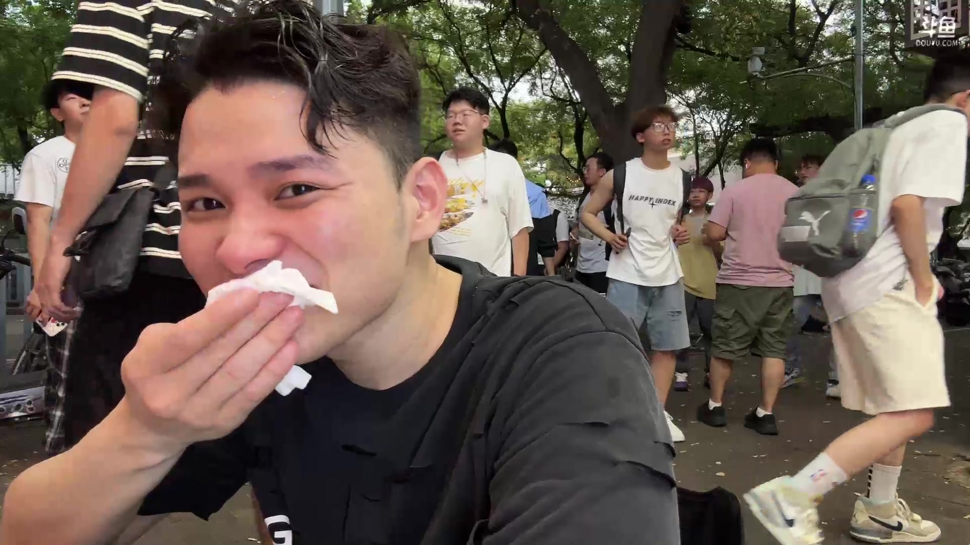 【2023-08-04 18点场】白鲨石头丶：打卡北京南锣鼓巷～