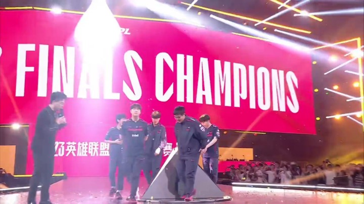 英雄联盟赛事的微博视频