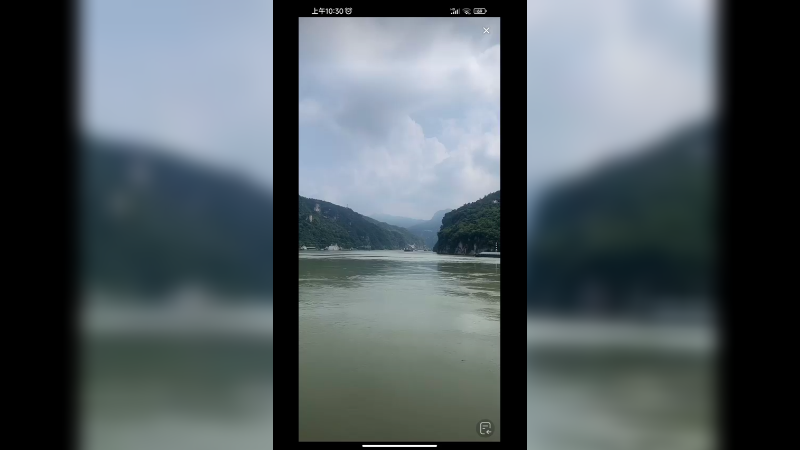 在三峡的西陵峡航行