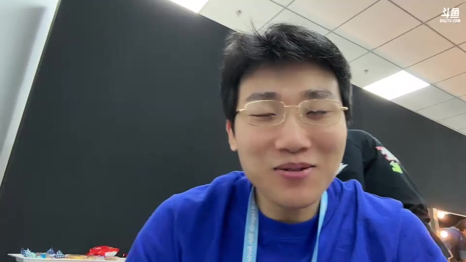 【2023-08-07 14点场】胸肌很大的良小伞：到西安啦！一毛钱卡牌子巨龙族集合！