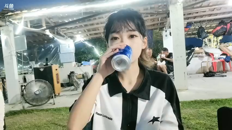 洪湖乡野趣味团播 彪子今天居然没吃大餐，不是超V啊