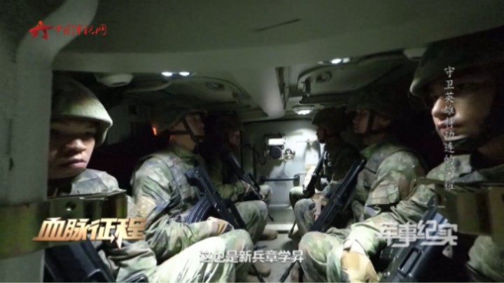 如何成为一名合格的特功连战士？一场连续跨障体能训练在等着新兵