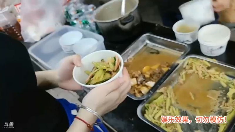 洪湖乡野趣味团播肖哥说2积分可以随便吃饱啊