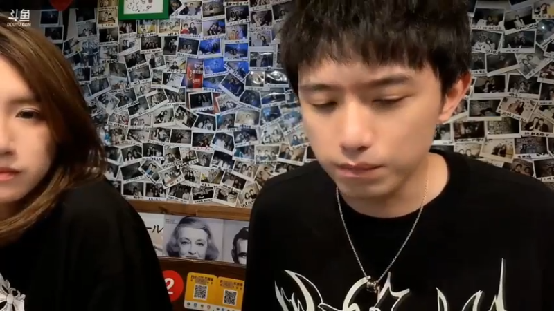 博哥和美女吃饭，天才哥来了