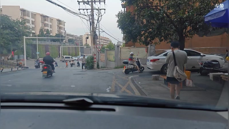 【2023-08-11 18点场】超级小桀：晚上再户外直播