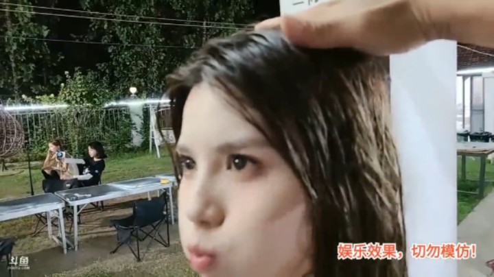 洪湖乡野趣味团播 肖哥让新来的两个女主播称体重量身高，大家说身材好