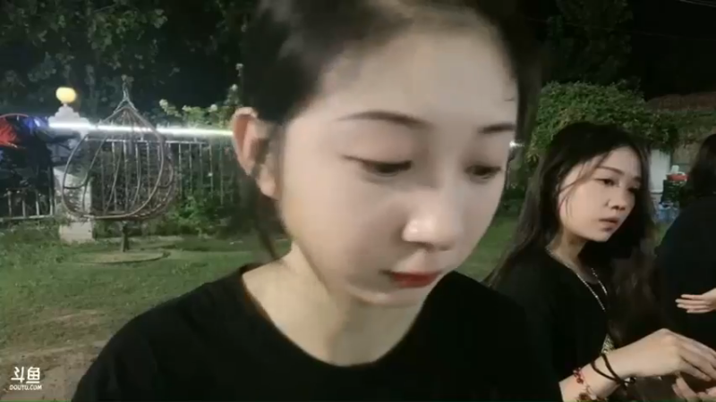 洪湖乡野趣味团播小倩美女说话比较大，好可爱